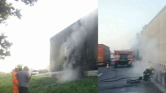 FOTO: Na diaľnici D2 horí kamión - doprava z Česka je obmedzená