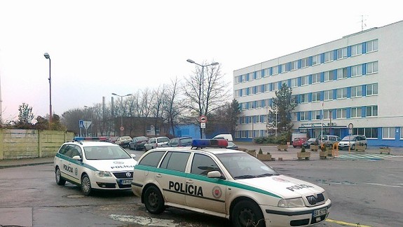 Polícia preveruje okolnosti smrti muža, ktorého našli na futbalovom ihrisku