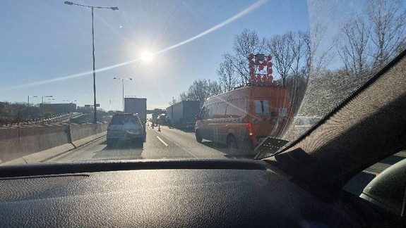 Tunelu Sitina sa radšej vyhnite - premávku blokuje odstavený kamión