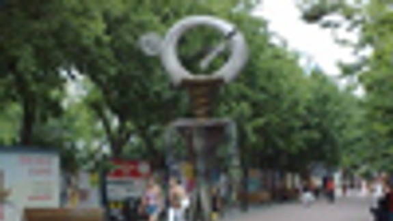 Poškodenú fontánu chce opraviť jej autor