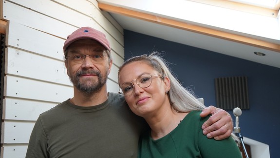 VIDEO: Český spevák Dan Bárta nahral slovenskú ľudovku s formáciou Vlčie maky