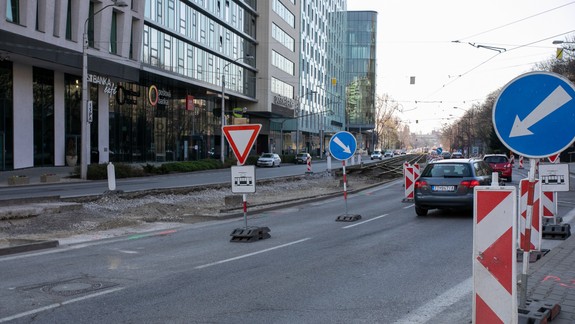Potvrdené: Od 2. mája nebudú premávať do Karlovej Vsi električky, tu sú detaily