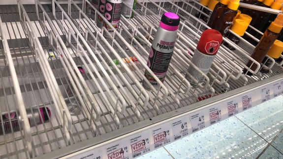 FOTO Komáre v Bratislave: Ľudia kupujú repelenty, doštípaná Nikol narazila na vybrakovaný regál