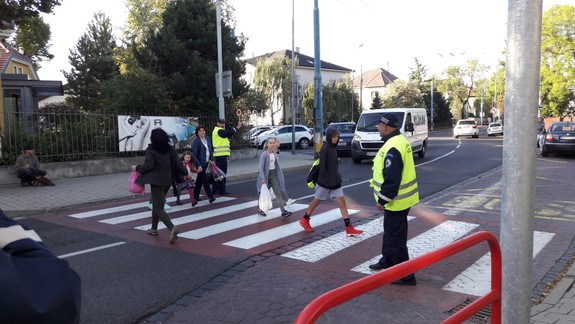 Na bezpečnosť detí v blízkosti škôl dnes dozerali aj mestskí policajti