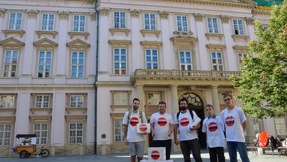 Iniciatíva Zastavme hazard predložila mestu petíciu, ktorú podpísalo vyše 104-tisíc Bratislavčanov