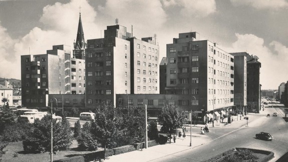 HISTÓRIA: Mladšia generácia už asi ani netuší, že na Americkom námestí bola kedysi autobusová stanica...