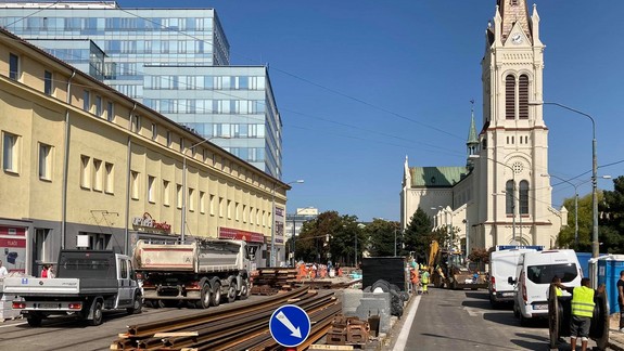 FOTO: Ako pokračuje rekonštrukcia električkovej trate na Americkom námestí?