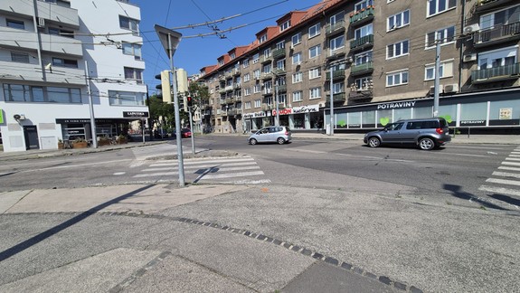 Začína sa premena križovatky Záhradnícka- Svätoplukova, pribudne ochranný pruh pre cyklistov