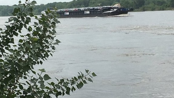 Na Dunaji sa zrazili dve lode, jednou bol remorkér s naftou