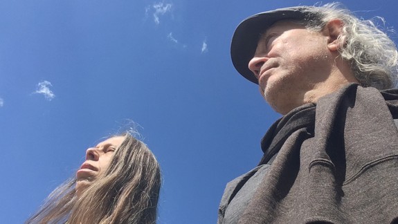 Legenda z Dlhých dielov, kapela Longital, sa v novej pesničke vracia k elektronike, čoskoro vydá aj nový album