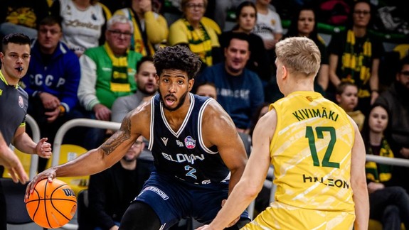 Basketbal: Levice zdolali Slovan 95:80, derby v Handlovej ovládla Prievidza