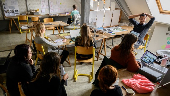 Staré Mesto pomôže absolventom VŠVU pri rozbehu ich činnosti