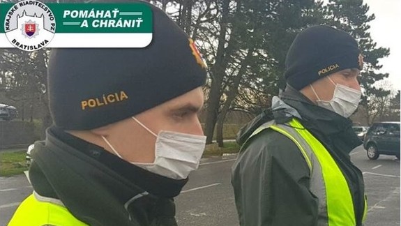 Mám koronavírus, skapete, vyhrážal sa Lukáš policajtom