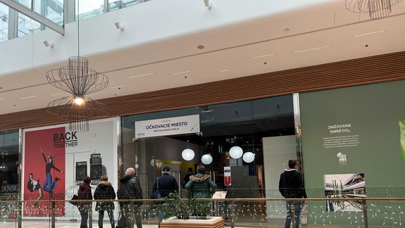 Očkovacie centrum v Auparku zatvoria a posilnia sa kapacity štadióna na Tehelnom poli