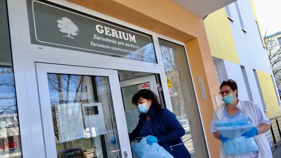 Chcete pomáhať v čase koronavírusu? Tak dodržujte tieto zásady