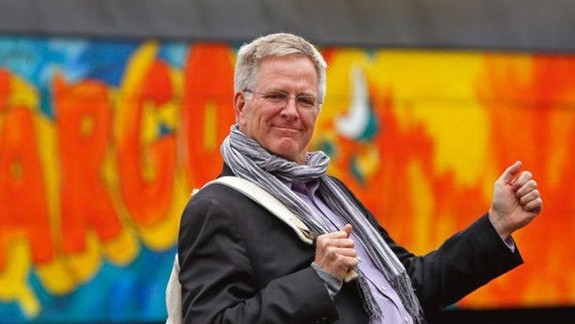 FOTO a VIDEO: Americký cestovateľ Rick Steves navštívil Bratislavu - čím ho mesto zaujalo a čo mu v ňom prekážalo?