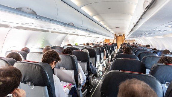 Lietame z kontinetu na kontinent, naše telo nevie, či je deň alebo noc. Poradíme vám, ako zatočiť s jet lagom