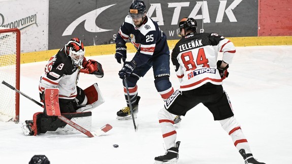 Hokej: Slovan porazil Banskú Bystricu 5:1, Peterek zaznamenal hetrik