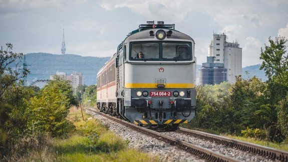 Pri ceste vlakom z Komárna do Bratislavy budú platiť obmedzenia
