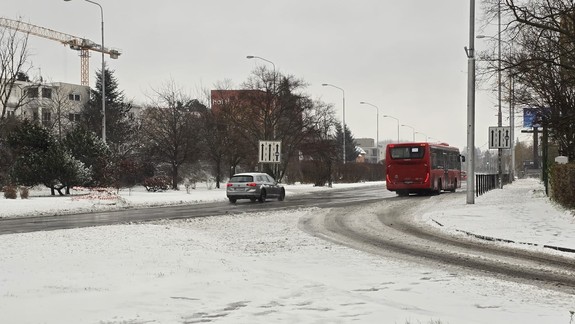 Slovensko zasiahol prvý veľký sneh: Zasnežené ulice v Bratislave môžu spôsobiť komplikácie