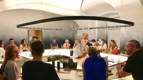 BEDEKER GURMÁNA: V reštaurácii IASAI môžete pokojne jasať