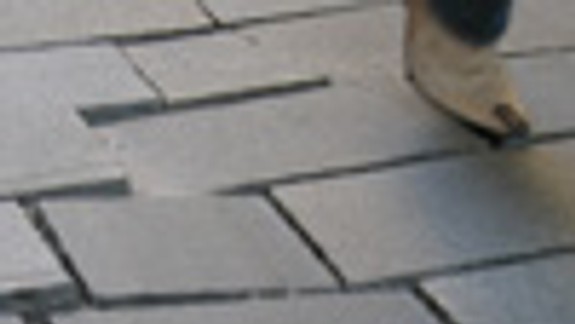 Oprava dlažby v centre mesta má byť priorita