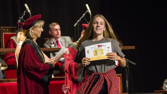 V Divadle Aréna promovali detskí vysokoškoláci. Čo všetko sa naučili?