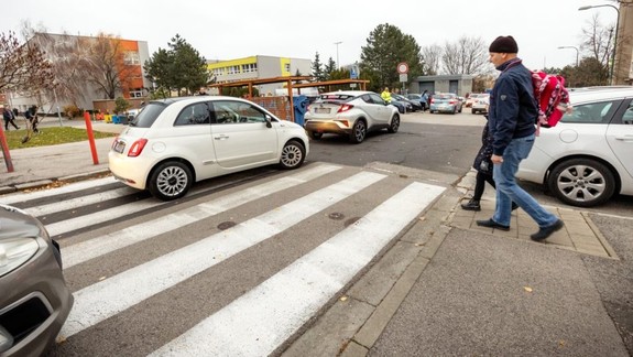 Poznáte rozdiel medzi priechodom pre chodcov a miestom pre prechádzanie