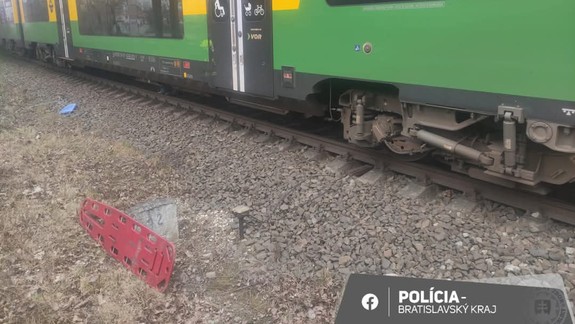 Tragédia: V Petržalke zrazil muža vlak, zraneniam podľahol