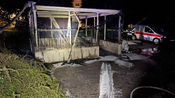 VIDEO: Ivanskou cestou otriasol v noci výbuch, pri požiari explodovali propán-butánové fľaše