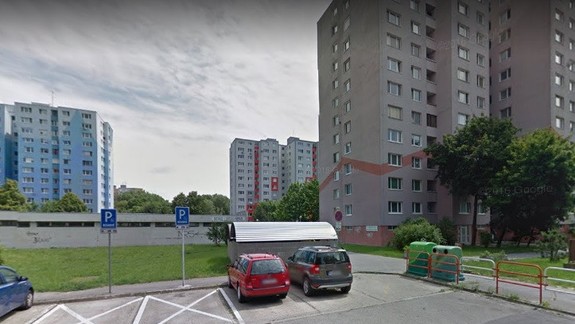 Pád z okna: Polícia vyšetruje smrť muža na Bradáčovej