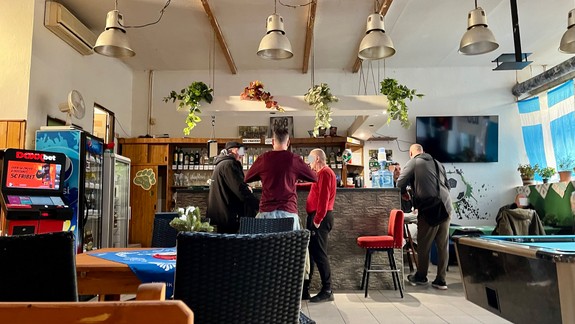 Naštvaný Karlovešťan: Štamgasti v krčme tu robia hluk od rána do večera