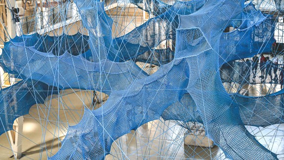 Starú tržnicu "obsadil" umelecký parazit Tube: Tunelom zo siete môžu prechádzať deti aj dospelí