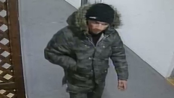 Poznáte tohto muža? Polícia ho hľadá v súvislosti s krádežou