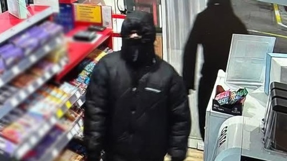 Dvoch mužov, ktorí prepadli pumpu v Malackách, už obvinili z lúpeže