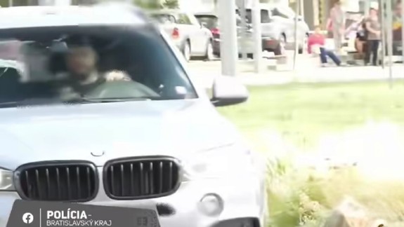 Vidia detaily na vzdialenosť 500 metrov: Policajti použili na odhaľovanie priestupkov fotoaparát so superzoomom