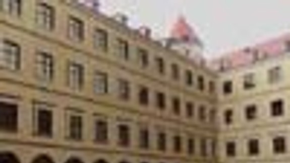 Okrem fasády nádvoria paláca sa zmení aj dlažba