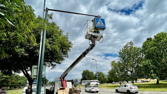 VIDEO Lepšia bezpečnosť? Pribudlo nové špeciálne osvetlenie nad priechodom na Tomášikovej, kde zomrela vietnamská študentka