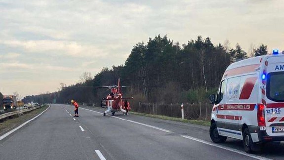 Na diaľnici D2 sa prevrátilo osobné auto