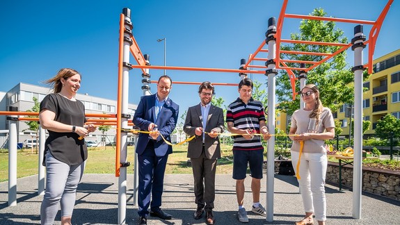 FOTO: V Devínskej Novej Vsi otvorili novú workoutovú zónu pre verejnosť.