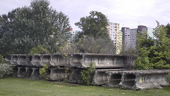 Panely na Bosákovej nemá kto odstrániť už 34 rokov!