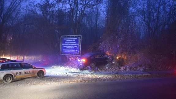 Vodič audiny unikal policajtom, nezastal ani po streľbe, ale skončil v putách!