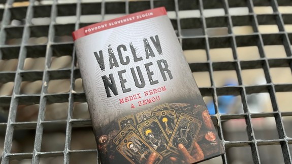 Detektívny príbeh s nádychom duchariny zo skúseností elitného policajta