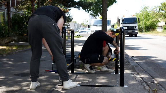 V Novom Meste pribudli na viacerých miestach nové cyklostojany