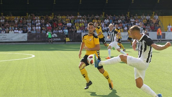 FOTO a VIDEO: Bratislava zažila druholigové derby - FC Petržalka v ňom remizovala s Interom 1:1