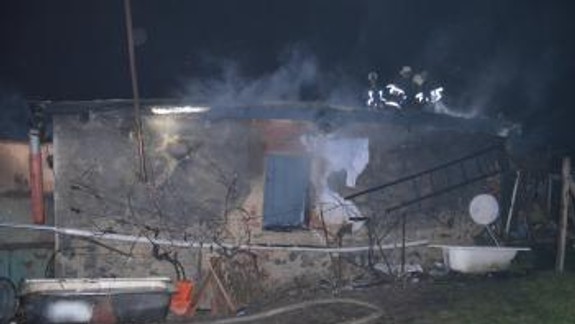 Na diaľnici za Sitinou v sobotu ráno horelo auto