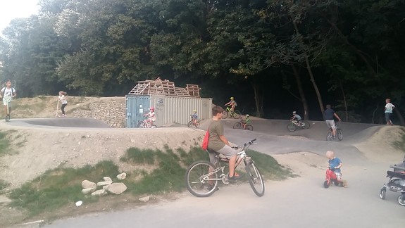 Poznajú aj vaše deti obľúbený Pumppark v Petržalke?  Preplnená dráha je dôkazom, ako veľmi ho potrebujeme