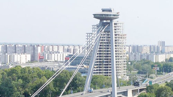 Ktoré sú najvyššie paneláky, obytné domy a administratívne budovy na území Petržalky?