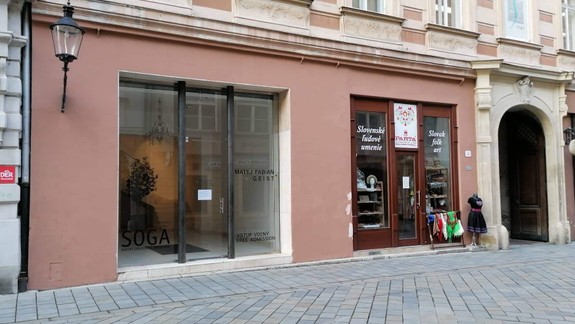 Prvá výstava grafík Čierne diery: Do ich tvorby sa zapojilo viac ako 50 slovenských umelcov