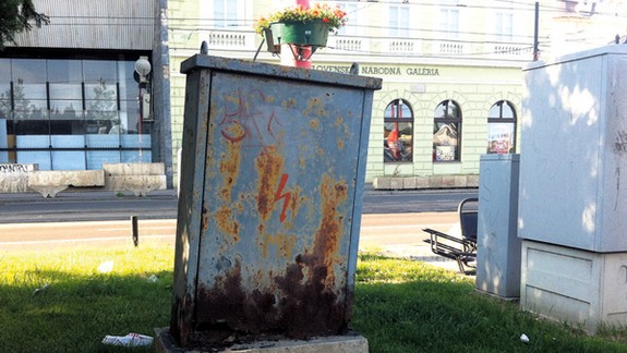 Zničené rozvodné skrine na promenáde nemajú majiteľa